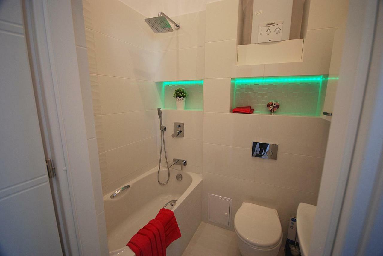 Nowy Apartament Wilcza Varsóvia Exterior foto